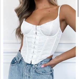 White fox stay young bustier white